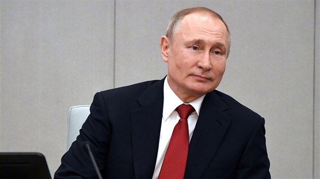 Rusk prezident Vladimir Putin se ped ruskmi poslanci vyjduje k nvrhu na zruen zkazu opakovanch kandidatur na prezidentskou funkci. Putin nevylouil optovnou kandidaturu, zdraznil vak, e zmnu mus schvlit Rusov v referendu i stavn soud. (10. bezna 2020)