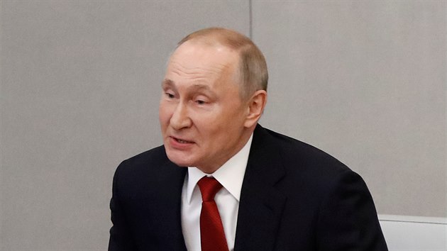 Rusk prezident Vladimir Putin se ped ruskmi poslanci vyjaduje k nvrhu na zruen zkazu opakovanch kandidatur na prezidentskou funkci. Putin nevylouil optovnou kandidaturu, zdraznil vak, e zmnu mus schvlit Rusov v referendu i stavn soud. (10. bezna 2020)