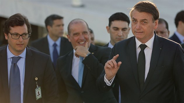 Mluv brazilskho prezidenta Jaira Bolsonara (vpravo) Fabio Wajngarten (vlevo) byl pozitivn testovn na koronavirus. Pohyboval se i v blzkosti americkho prezidenta Donalda Trumpa. (18. ervna 2019)