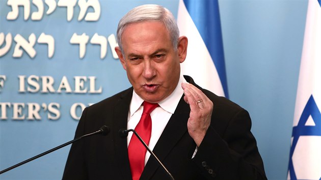Izraelsk premir Benjamin Netanjahu oznamuje zaven restauranch a zbavnch zazen kvli epidemii koronaviru. (14. bezna 2020)