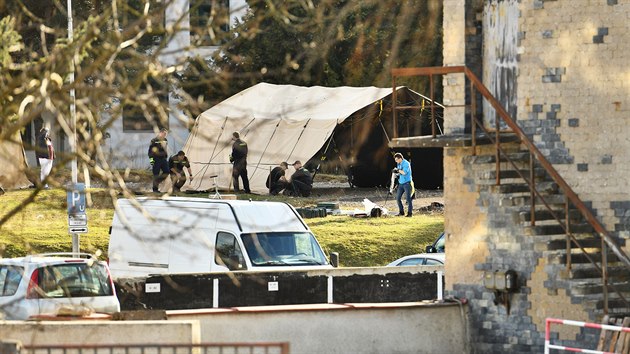 Hasii postavili ti stany jako poln odbrov msta v arelu brnnsk Fakultn nemocnice Brno Bohunice. Budou tam odebrat vzorky na koronavirus. (12. 3. 2020)