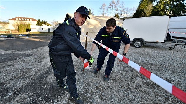 Cel msto vymezili pskami. (12. 3. 2020)