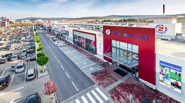 Obchodn centrum Centro Zln se nachz ve zlnsk sti Malenovice.