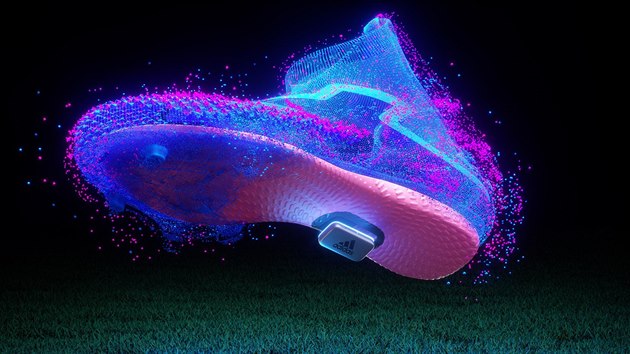 Adidas přichází s chytrou stélkou do bot, která měří výkony fotbalisty.