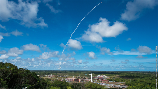 Start rakety Vega z kosmodromu Kourou ve Francouzsk Guyan
