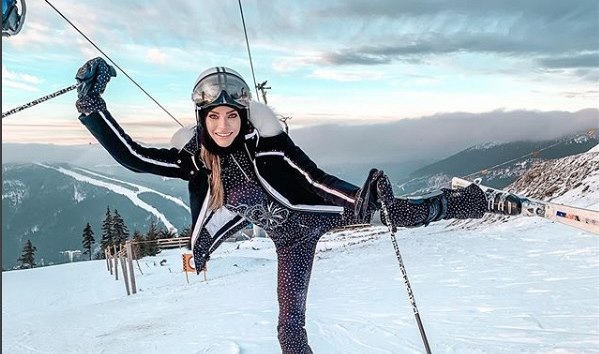 Andrea Verešová je ve Špindlerově Mlýně jako doma. Její manžel je totiž od roku 2004 jedním z provozovatelů zdejšího skiareálu. Ona sama pravidelně ohromuje přítomné svými luxusními a někdy i poněkud extravagantními lyžařskými úbory.