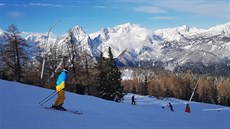 Proti sjezdovkám v Hinterstoderu se zdvihá nádherné panorama Mrtvých hor.