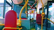 V autobusech pražské MHD je prostor pro řidiče v rámci možností oddělen od...