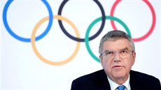 Pedseda Mezinrodnho olympijskho vboru Thomas Bach hovo na tiskov...