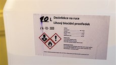 VUT v Praze vyrábí stovky litr desinfekních prostedk jak pro vlastní...