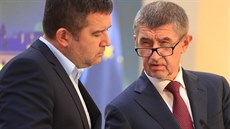 Ministr vnitra Jan Hamá�ek a premiér Andrej Babi� na tiskové konferenci po...