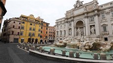 Osam�lá Fontána di Trevi (14. b�ezna 2020)
