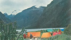 Základní tábor čs. expedice Peru 1970 u jezer Llanganuco.