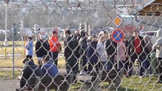Ukrajinci pracující v esku uvázli na nkolik dní na hranicích s Polskem.