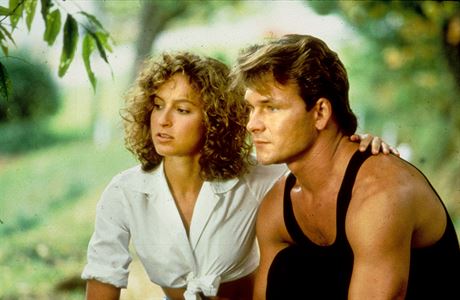 Jennifer Greyová a Patrick Swayze ve slavném americkém filmu Híný tanec (1987)