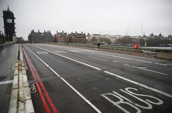 Londýnský Big Ben, pi pohledu z Westminsterského mostu, je práv v...