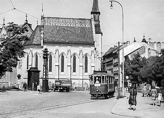 Tramvaje ve 30. letech zajídly ze Senováného na námstí Pemysla Otakara II....