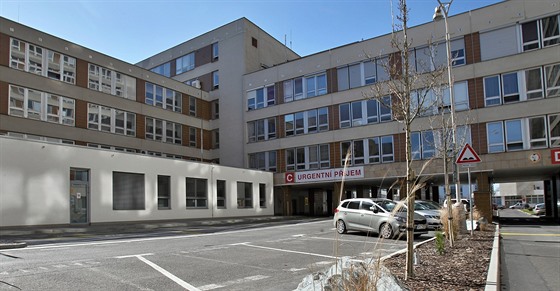 Fakultní nemocnice v Plzni opět otevře neurochirurgii. Kvůli pacientovi s koronavirem bylo oddělení uzavřené a personál zůstal v karanténě. 