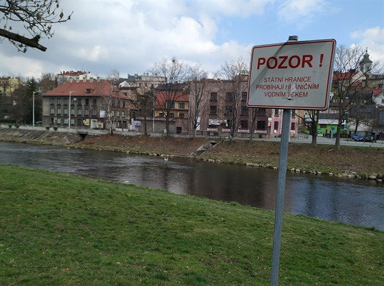 Dvojměstí rozděluje řeka Olše.