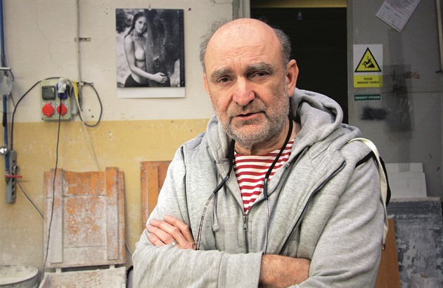 Zdeněk Lhotský (* 8. srpna 1956 Praha) je český sklářský výtvarník.