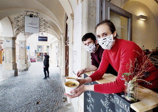 FofrKafe ped libereckou radnicí nabízí zákazníkm monost nákupu pes výdejní...