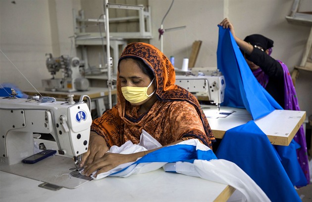 Textilky v Bangladéši přichází denně o miliardy, hrozí jim totální kolaps