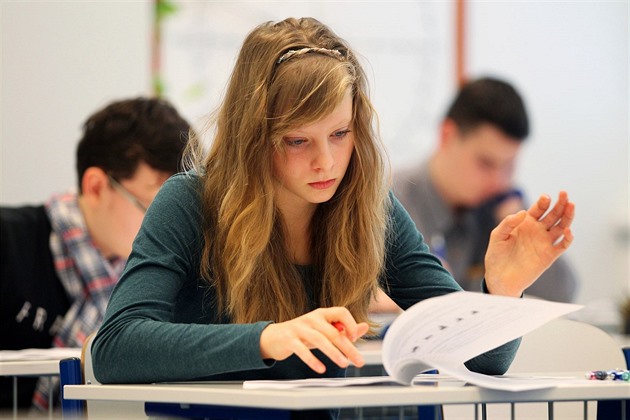 Přihlášek na maturitní obory je o 10 tisíc víc než loni, i kvůli Ukrajincům