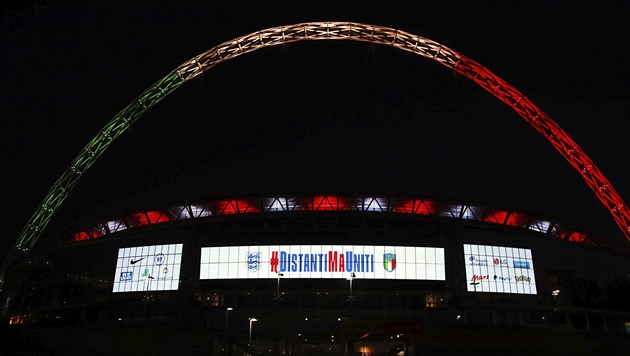 Anglická liga by se mohla dohrávat i ve Wembley, píše list The Times
