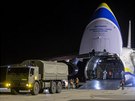 Letoun An-124 Ruslan na letišti v Pardubicích, kam z Číny přivezl další...