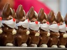 Švýcaři začali prodávat čokoládové velikonoční zajíčky s rouškami proti...