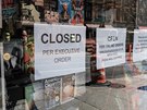 Také newyorský Brooklyn se kvli koronaviru vylidnil, obchody zavely. (26....