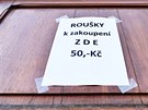 Na radnici v brn�nsk�ch �e�kovic�ch prod�v� automat rou�ky za 50 korun.