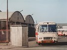 Na snmku je autobusov vozovna v Novohradsk ulici ve druh polovin 70. let....