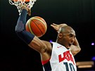 Americký basketbalista Kobe Bryant smeuje do panlského koe na olympiád v...