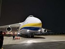 V čínském Šen-čenu přistál v pátek odpoledne velkokapacitní ukrajinský letoun...