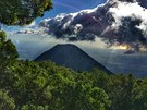 Sopka Itzalco v Salvádoru. Snímek z cest Jiího Holuba po svt.
