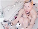 Madonna hledá ve van pozitiva koronaviru