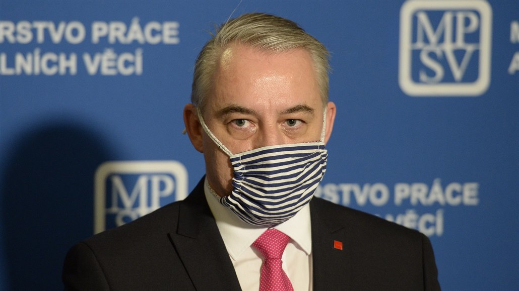 Odborový p�edák Josef St�edula vystoupil na tiskové konferenci ministerstva...