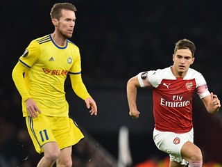 Běloruský fotbalista Alexander Hleb (vlevo) nastoupil v zápase Evropské ligy za...