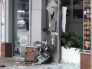 V Šestajovicích zničil zloděj bankomat, vytrhl ho ze zdi. (26.3.2020)