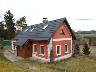 Chalupa Karla Hynka v Podkrkonoší prochází už na první pohled náročnou...