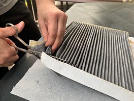 Vroba funkn rouky s vlokou z filtru do automobilov klimatizace