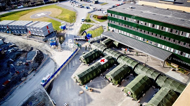 Göteborg. Stavba polní nemocnice pro pacienty s covid-19 (24. března 2020)