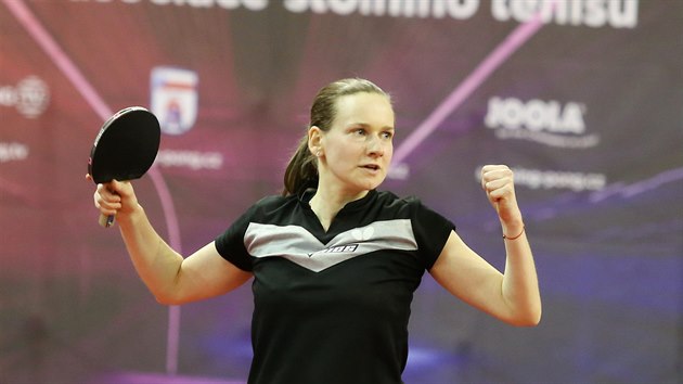 Stolní tenistka Hana Matelová se raduje z vítězství ve dvouhře na mistrovství republiky v Plzni.