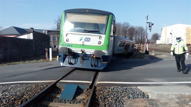 Při dopravní nehodě na železničním přejezdu ve Ždírci nad Doubravou došlo ke střetu osobního vlaku  a kamionu.
