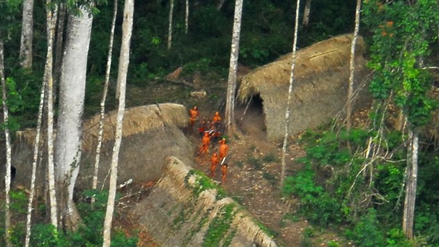 Podle asopisu National Geographic tala v roce 2014 komunita tamnch nekontaktovanch kmen na est set lid.