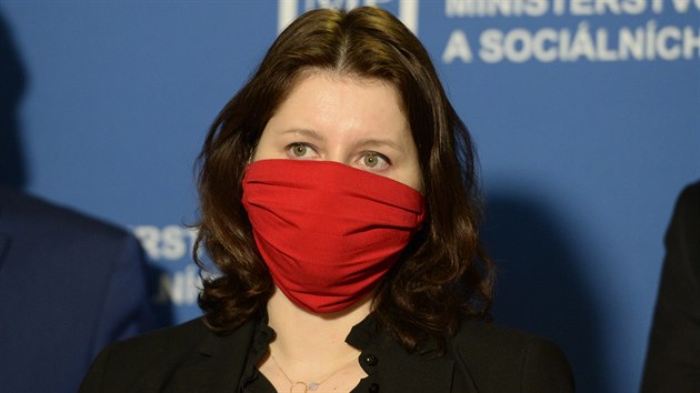 Ministryn prce a socilnch vc Jana Malov (SSD) hovo na tiskov konferenci. (26. bezna 2020)