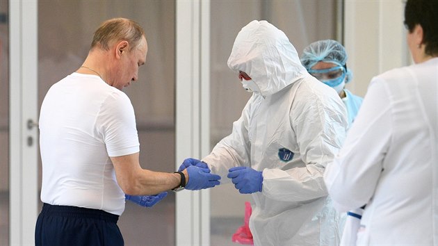 Na okraji Moskvy vznik kvli koronaviru nov nemocnice. Rusk prezident Vladimir Putin ve stejn lokalit navtvil dal stedisko, ve kterm se o pacienty s touto nkazou staraj. (21. bezna 2020)