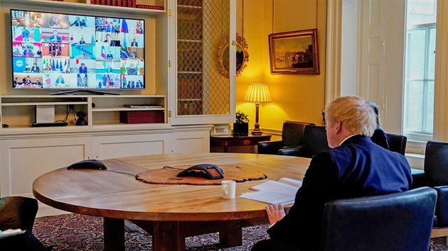 Jednn skupiny G20 o pandemii novho typu koronaviru probhlo z bezpenostnch dvod prostednictvm videokonference. Na snmku britsk premir Boris Johnson. (26. bezna 2020)