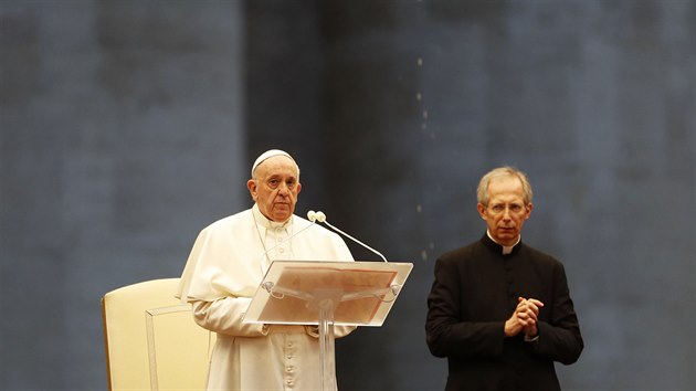 Papež František pronesl tradiční požehnání Urbi et Orbi v netradiční dobu. (27. března 2020)